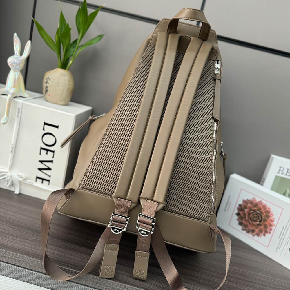 L0ew* Convertible backpack in classic calfskin(HIGH-END GRADE)