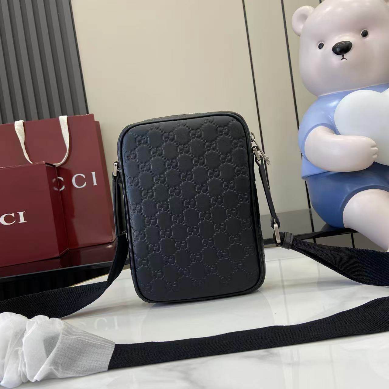 GG Emblem small crossbody bag(HIGH-END GRADE)