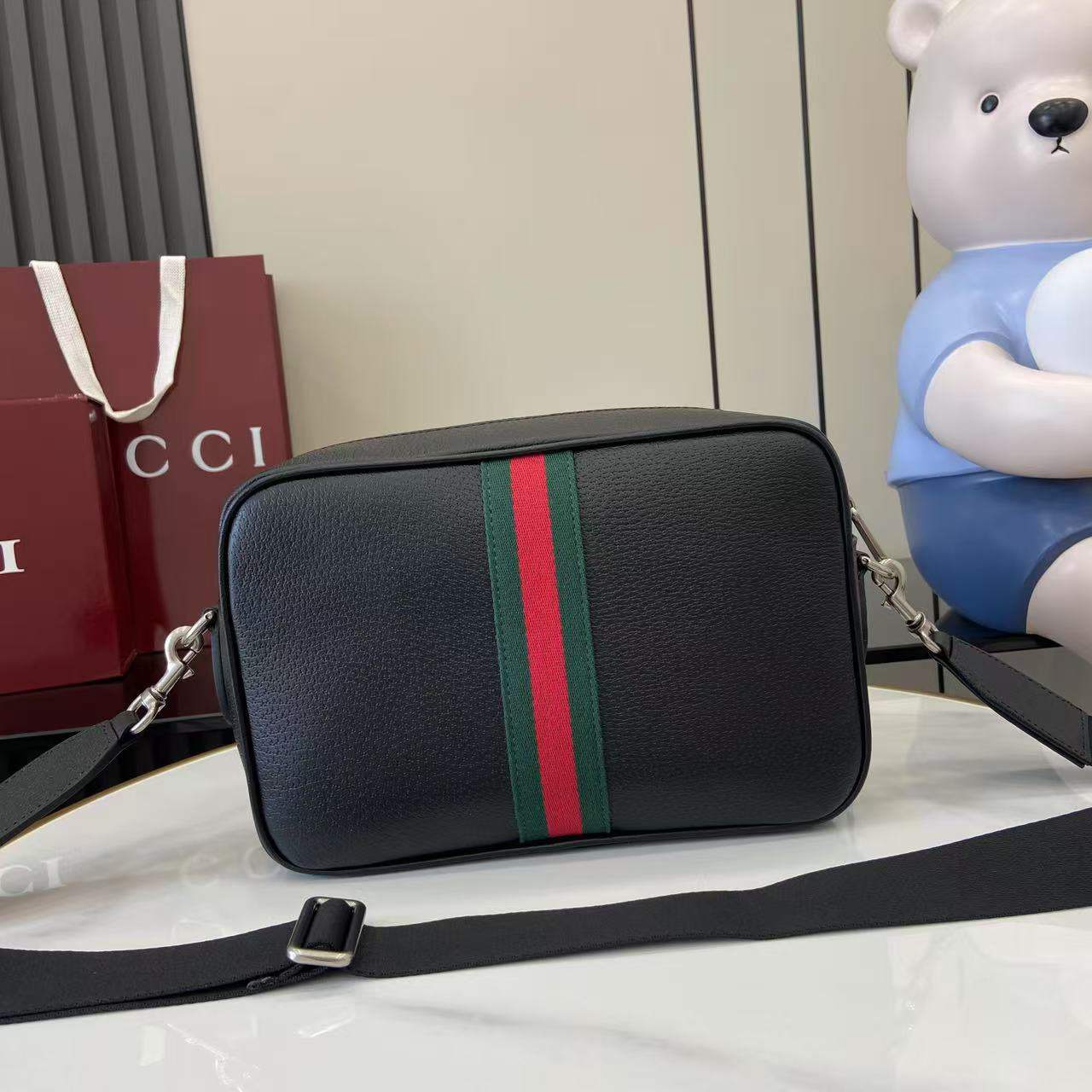 Gvc*1 Ophidia medium-sized shoulder bag(HIGH-END GRADE)