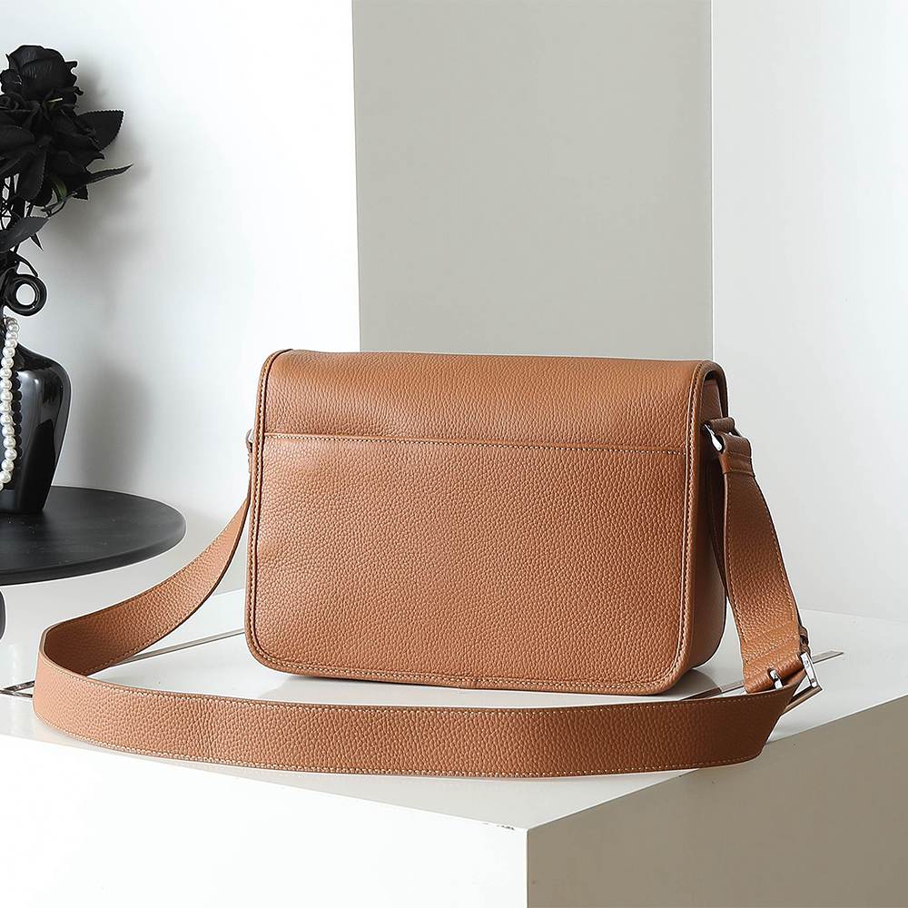 Pra*a Leather shoulder bag(HIGH-END GRADE)