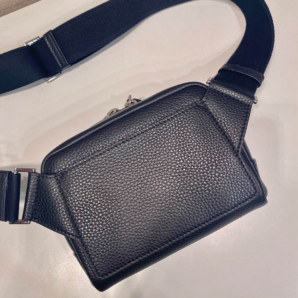 Pra*a Leather shoulder bag(HIGH-END GRADE)
