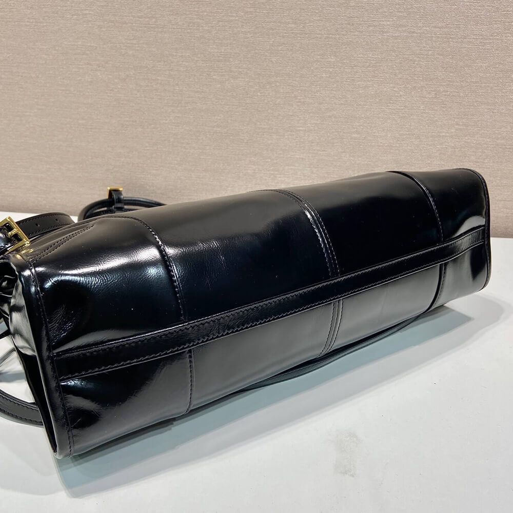 Pra*a Bonnie large leather handbag(TAX-FREE GRADE)