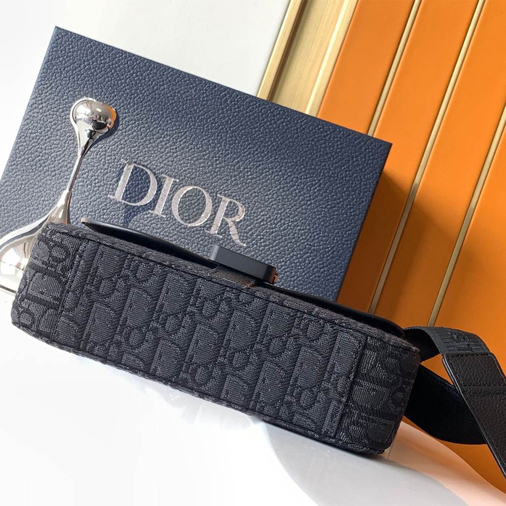 D10r Small Saddle Messenger Bag with Flap(HIGH-END GRADE)