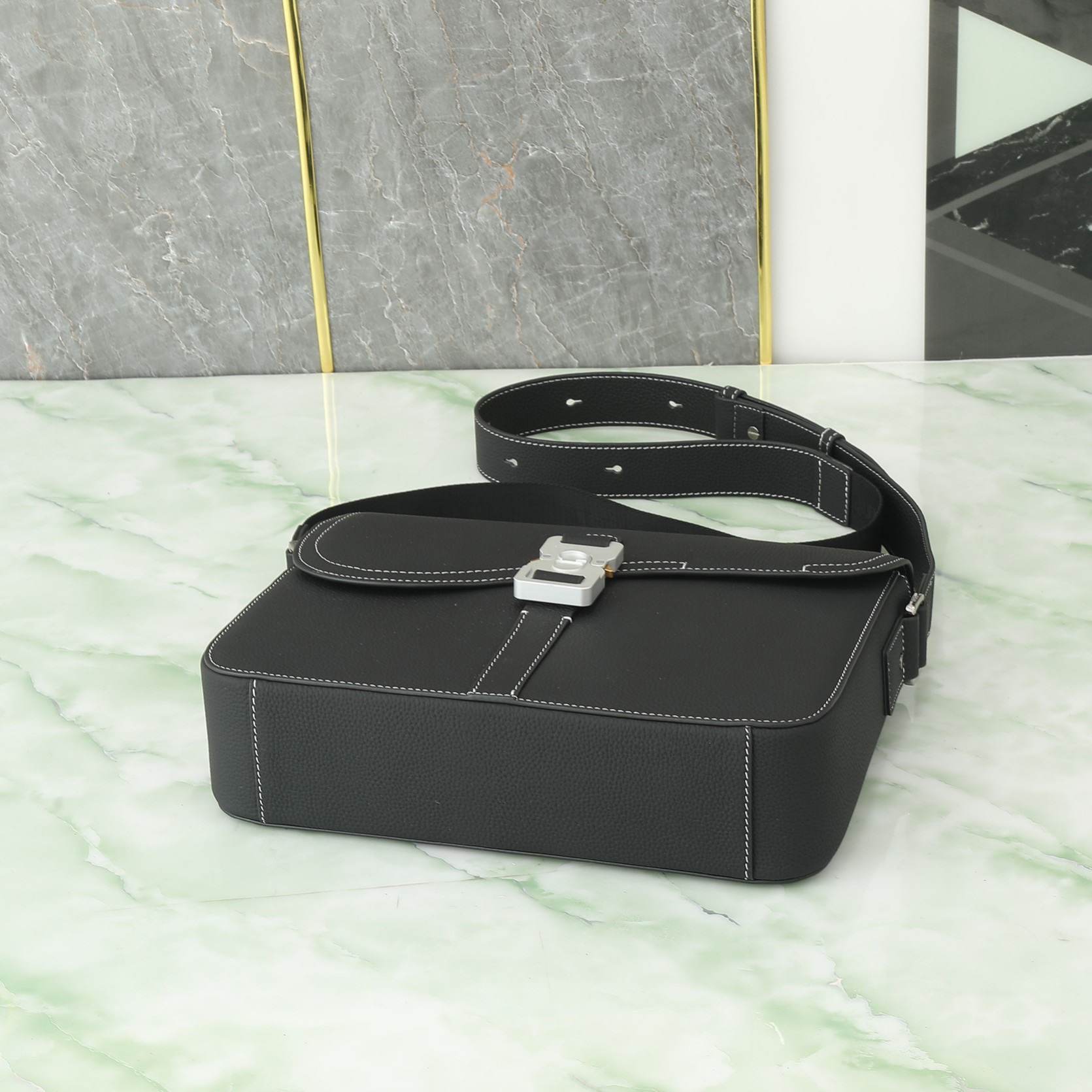 D10r Medium Saddle Messenger Bag with Flap(HIGH-END GRADE)