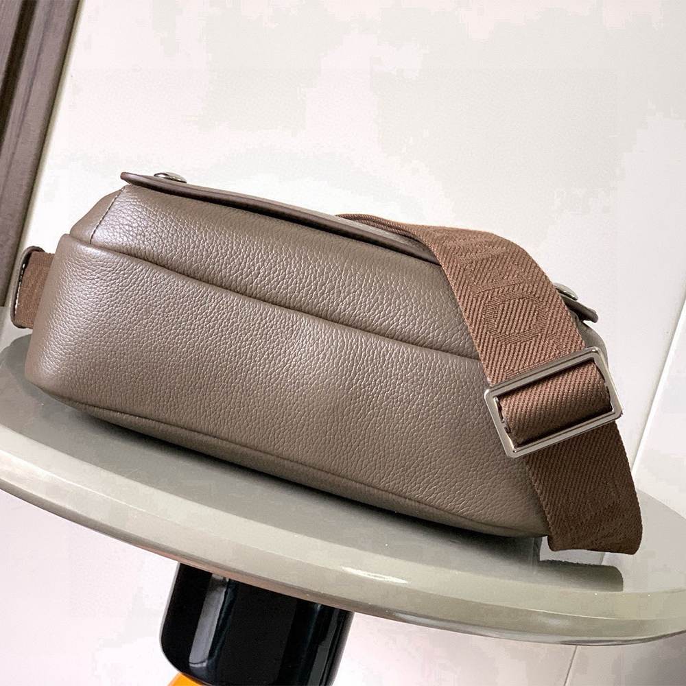 L0ew* Medium Pebble messenger bag(HIGH-END GRADE)