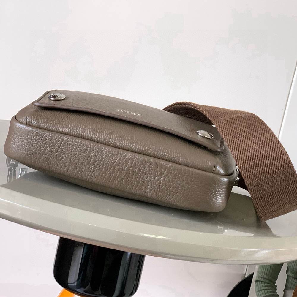 L0ew* Small Pebble messenger bag(HIGH-END GRADE)