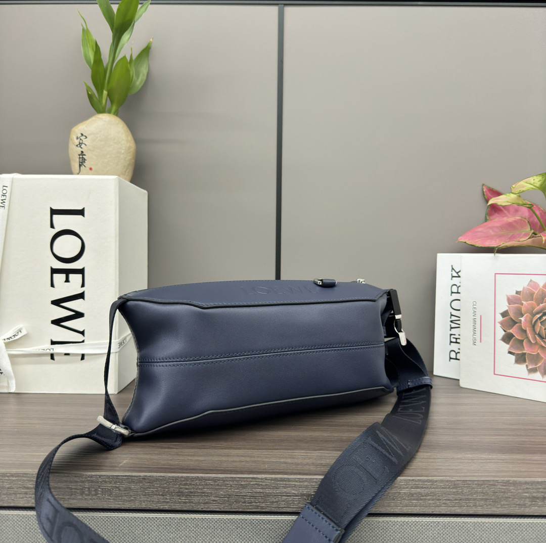 L0ew* Convertible sling in classic calfskin(HIGH-END GRADE)