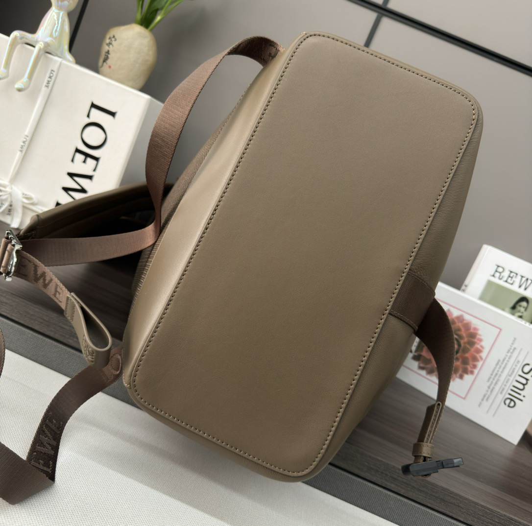 L0ew* Convertible backpack in classic calfskin(HIGH-END GRADE)