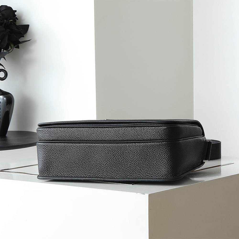 Pra*a Leather shoulder bag(HIGH-END GRADE)