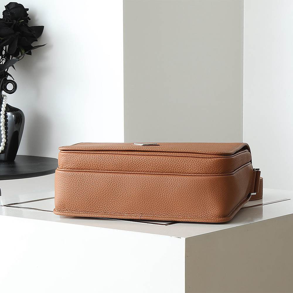 Pra*a Leather shoulder bag(HIGH-END GRADE)