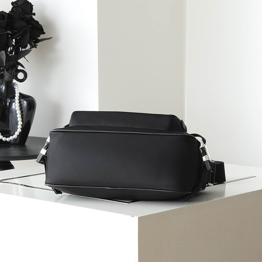 Pra*a Medium Re-Nylon and Saffiano leather shoulder bag(HIGH-END GRADE)