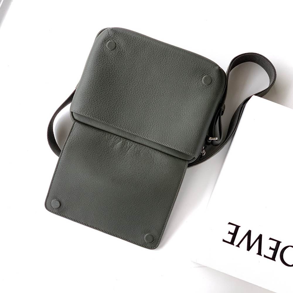 L0ew* Medium Pebble messenger bag(HIGH-END GRADE)
