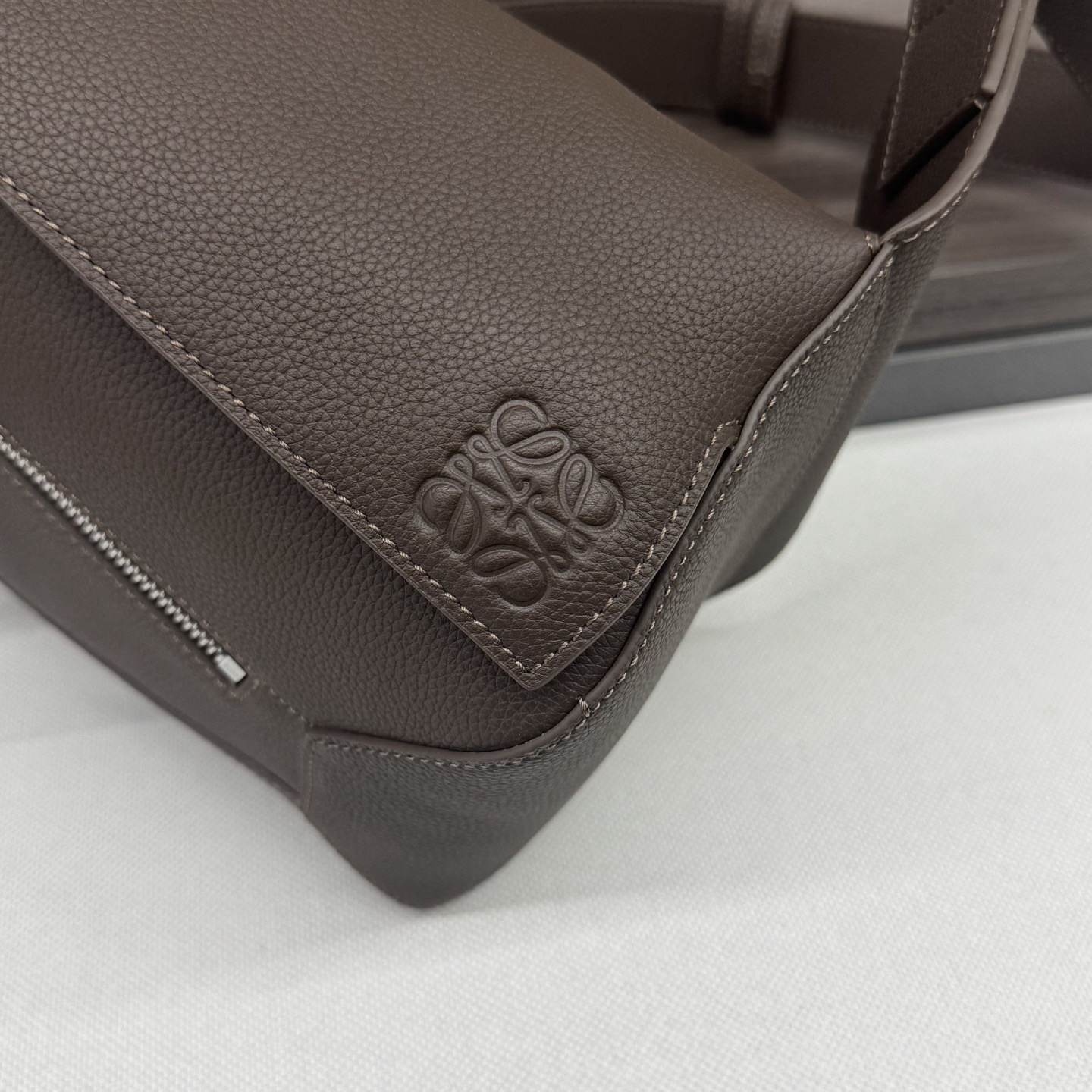 L0ew* Small Puzzle bumbag in grained calfskin(HIGH-END GRADE)