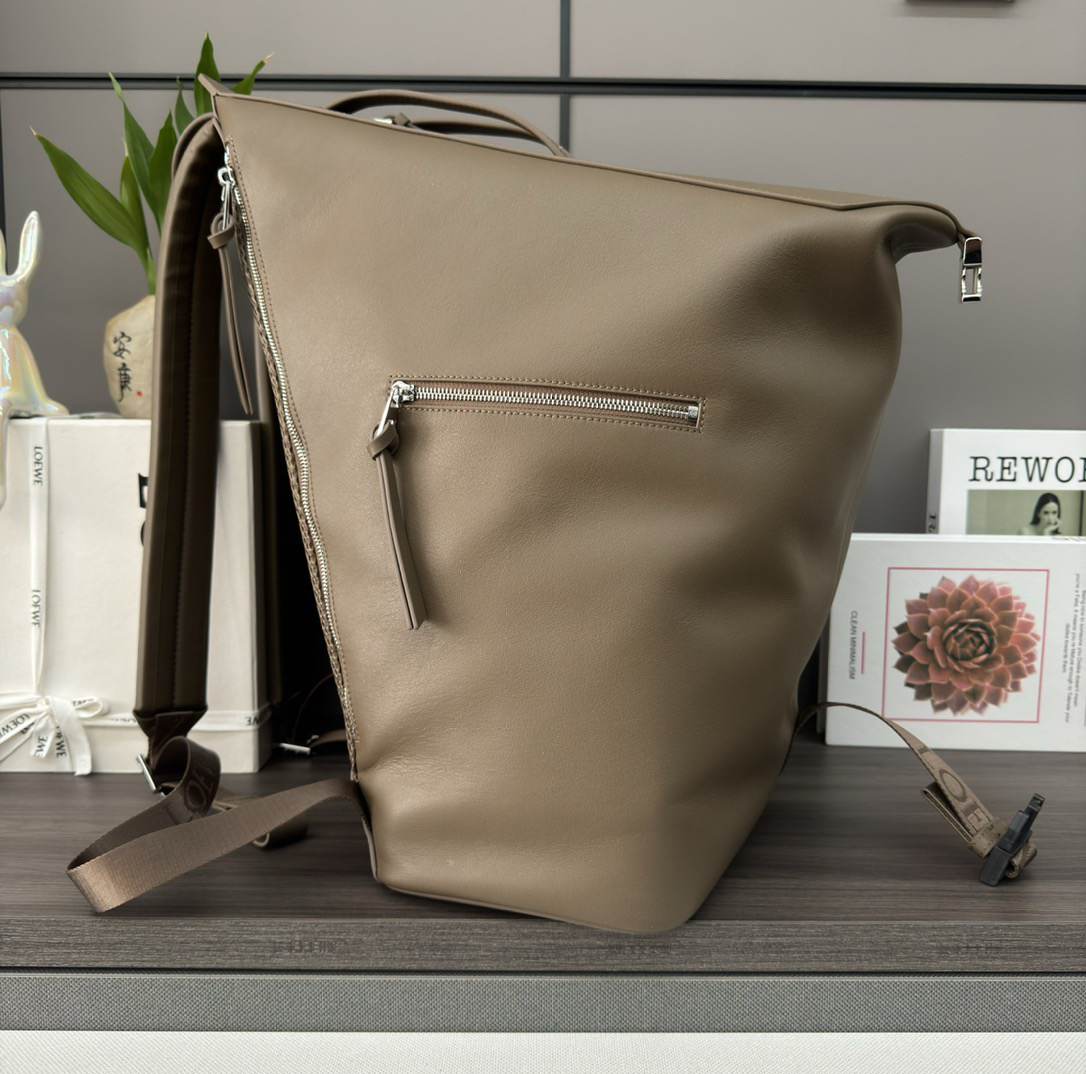 L0ew* Convertible backpack in classic calfskin(HIGH-END GRADE)