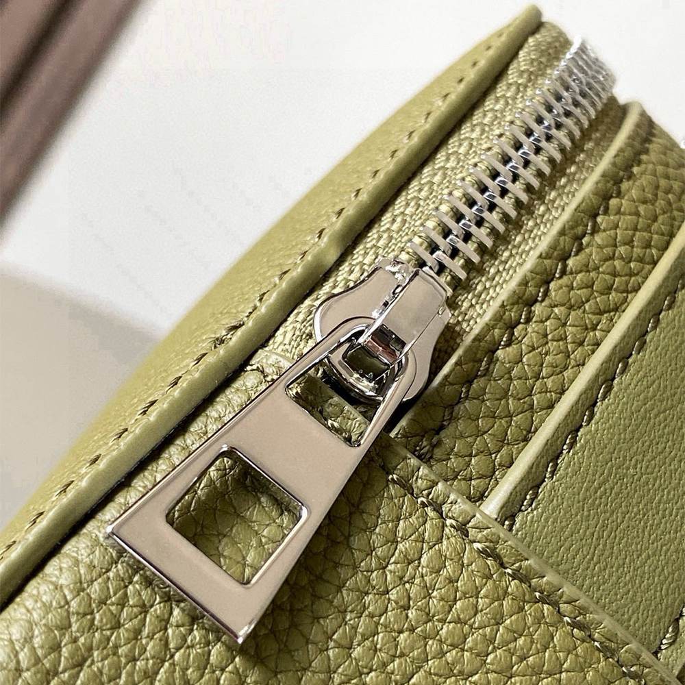 L0ew* Mini crossbody camera bag in soft grained calfskin(HIGH-END GRADE)