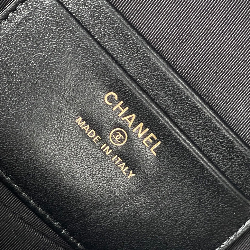 Ch**el Vanity with Chain(HIGH-END GRADE)