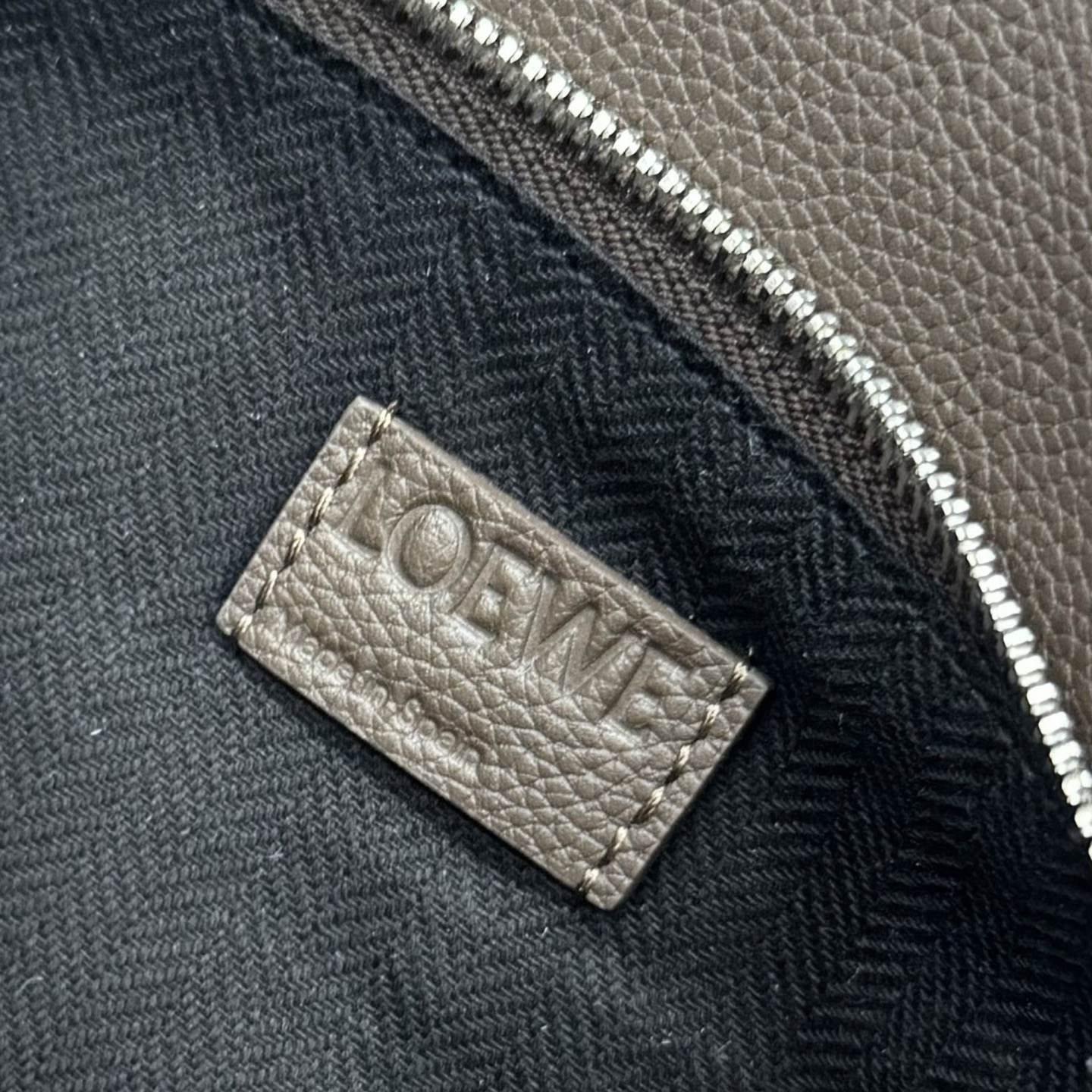 L0ew* Small Puzzle bumbag in grained calfskin(HIGH-END GRADE)