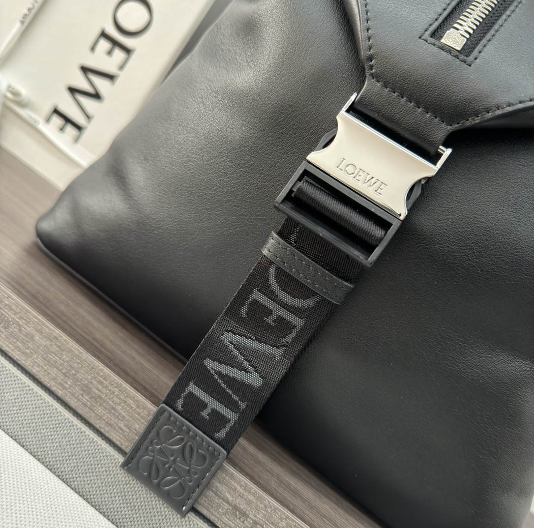 L0ew* Convertible backpack in classic calfskin(HIGH-END GRADE)