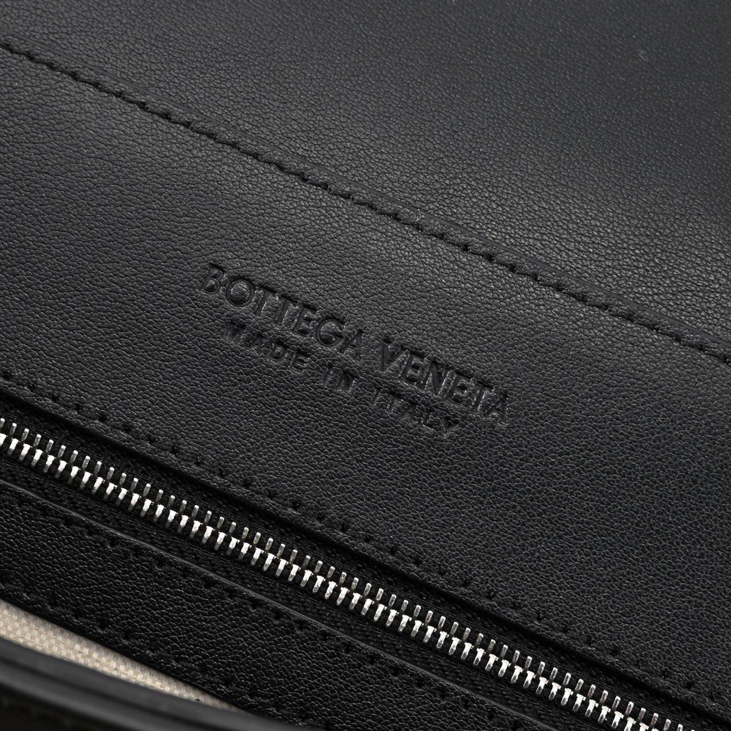 B0tt*ga Ven*ta Medium Andiamo Messenger(HIGH-END GRADE)