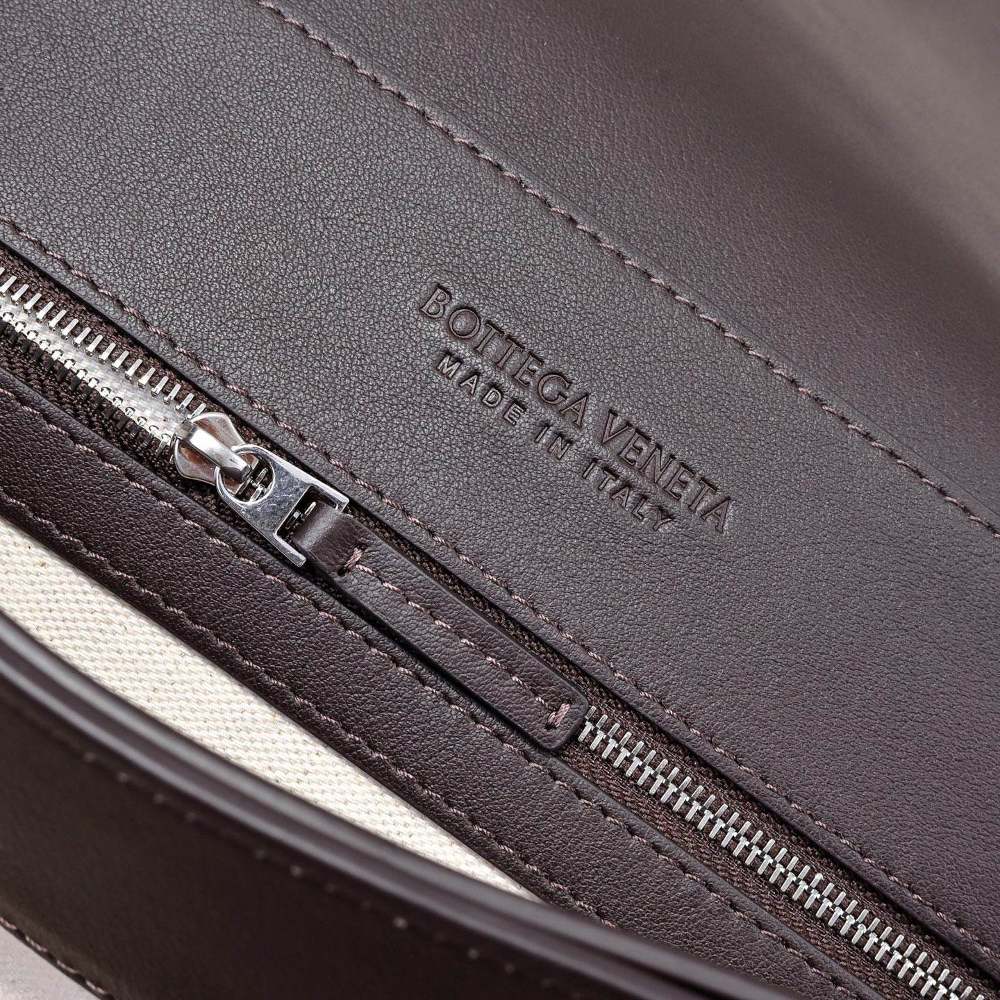 B0tt*ga Ven*ta Medium Andiamo Messenger(HIGH-END GRADE)