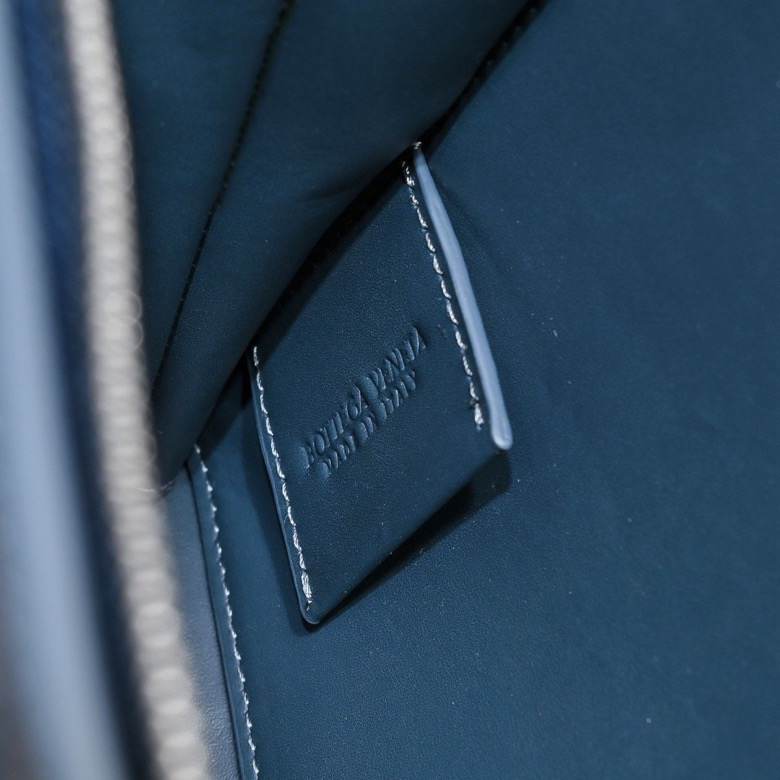 B0tt*ga Ven*ta Small Intrecciato Document Case With Wristlet(HIGH-END GRADE)