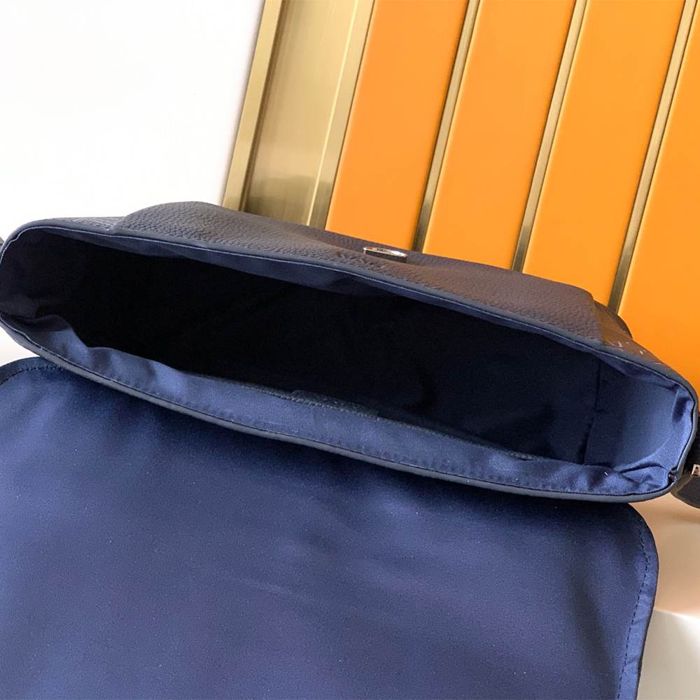 Medium D10r Daily Messenger Bag with Flapp(HIGH-END GRADE)