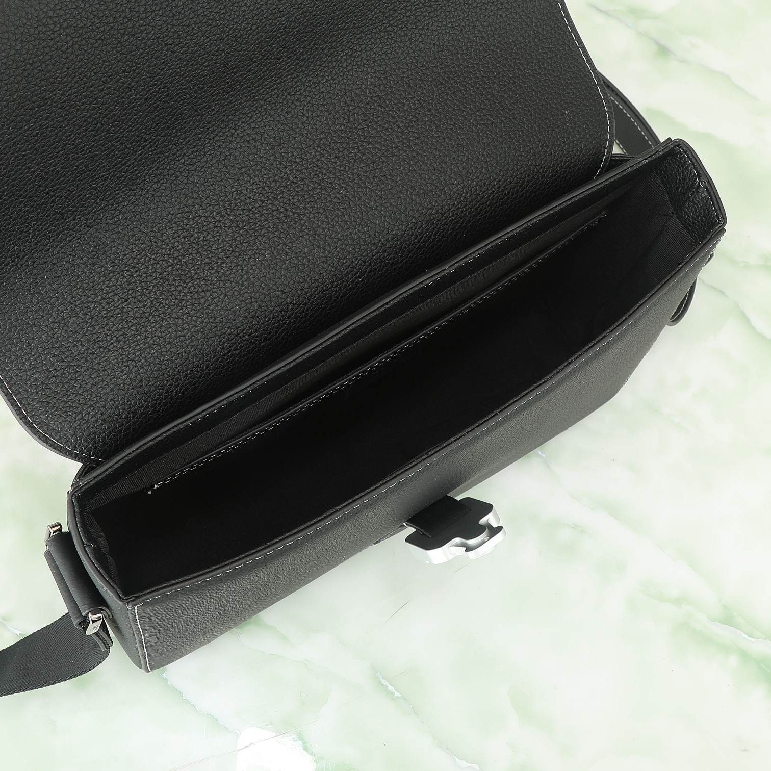 D10r Medium Saddle Messenger Bag with Flap(HIGH-END GRADE)