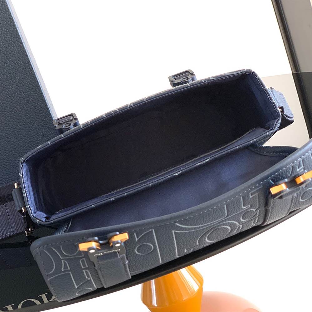 D10r Hit the Road Messenger Bag with Flap(HIGH-END GRADE)
