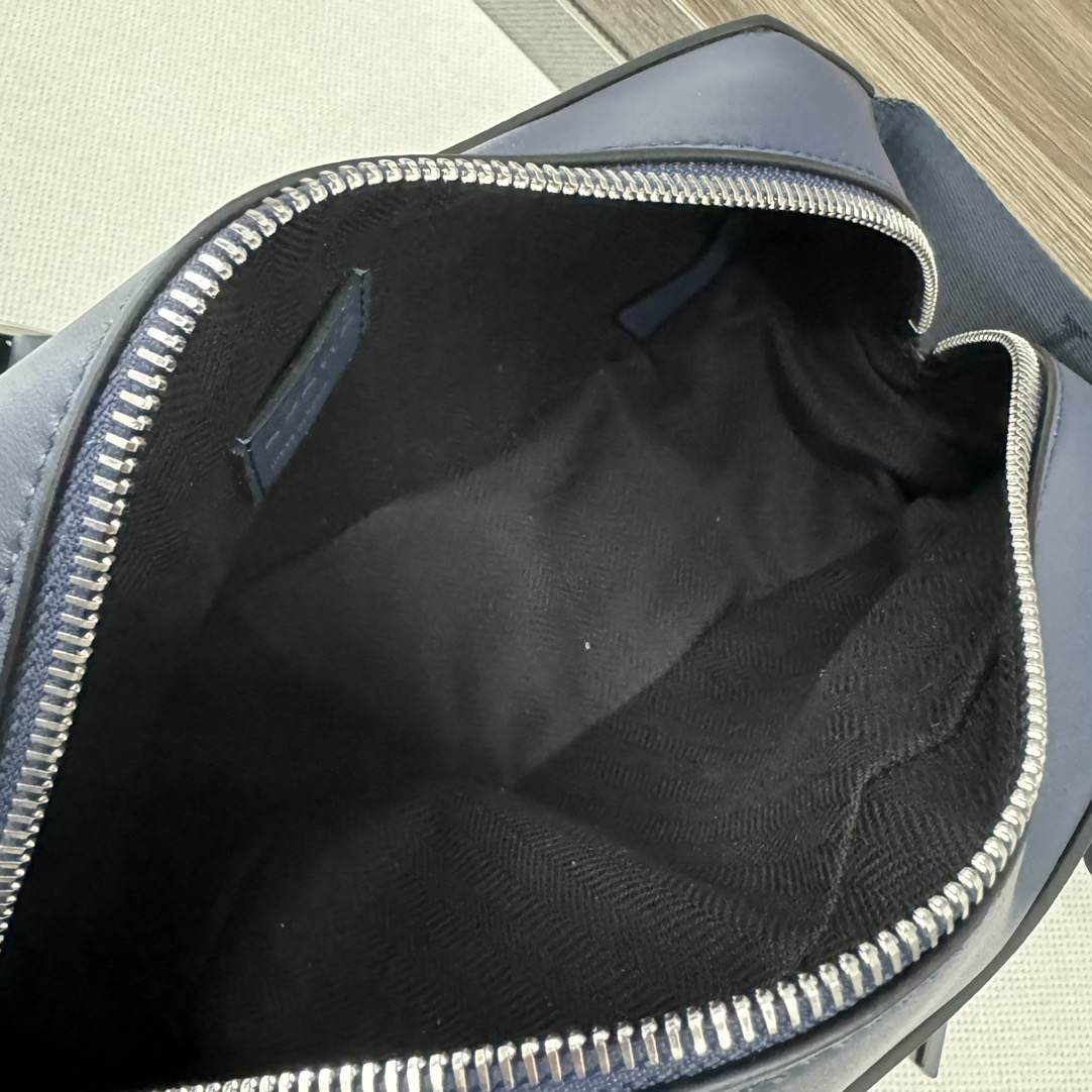 L0ew* Convertible sling in classic calfskin(HIGH-END GRADE)