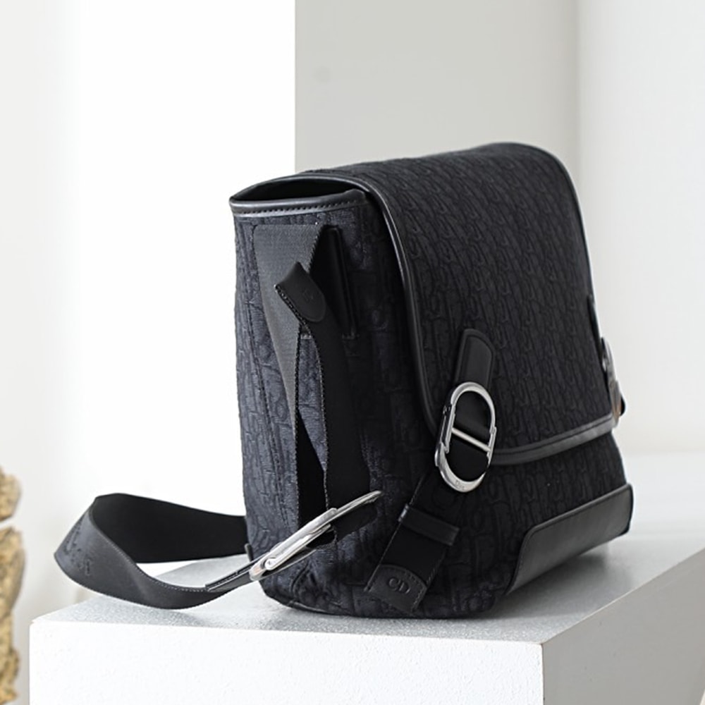 Medium D10r Jett Messenger Bag with Flap(HIGH-END GRADE)