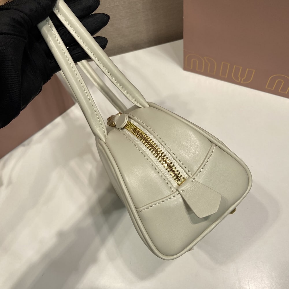 M1um1u Small Beau leather top-handle bag(HIGH-END GRADE)