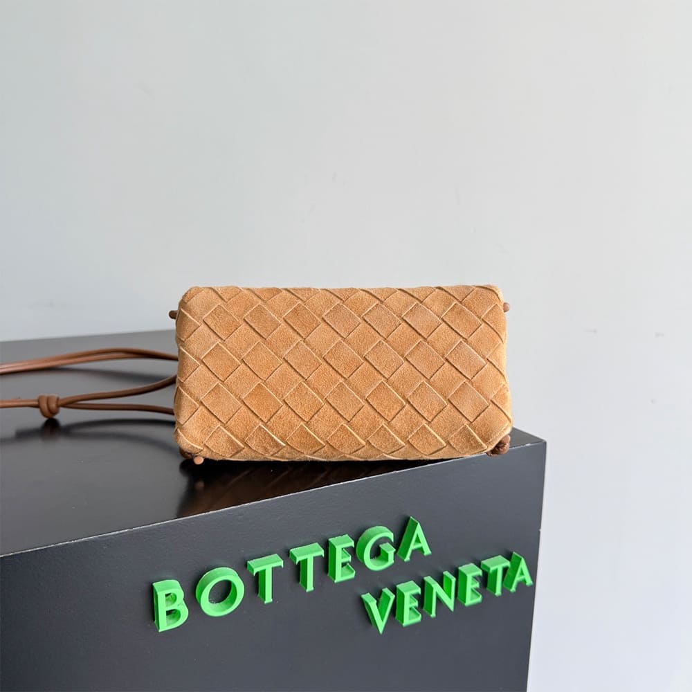 B0tt*ga Ven*ta Concert Pouch Suede(HIGH-END GRADE)