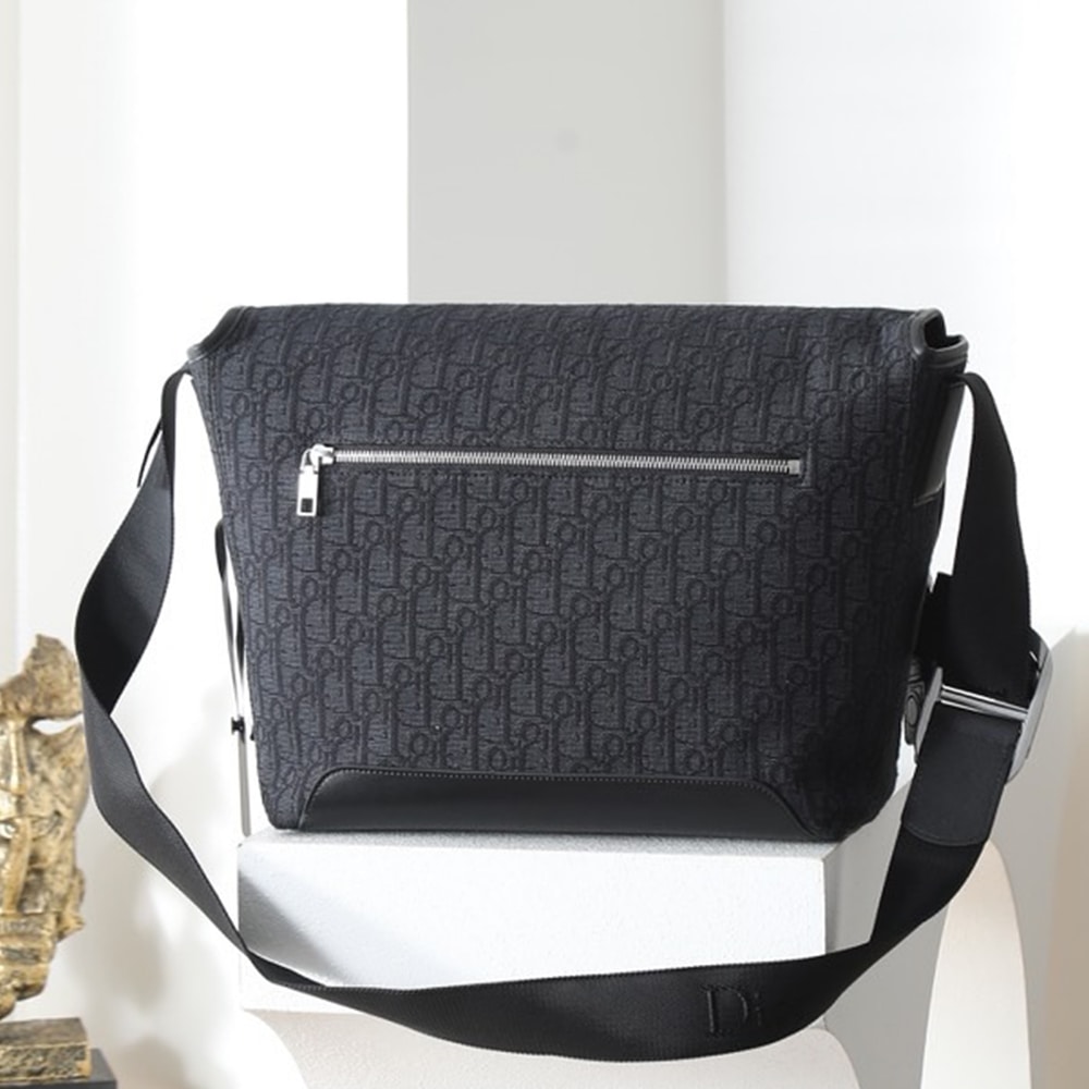 Medium D10r Jett Messenger Bag with Flap(HIGH-END GRADE)