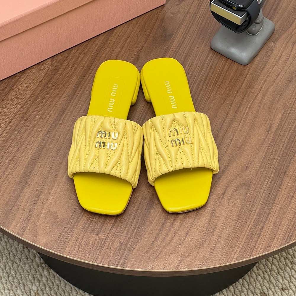 M1um1u Matelasse nappa leather slides (EU SIZE 35-42)