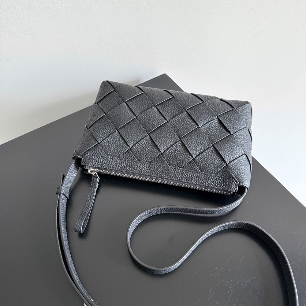 B0tt*ga Ven*ta Diago Zipped Messenger (HIGH-END GRADE)