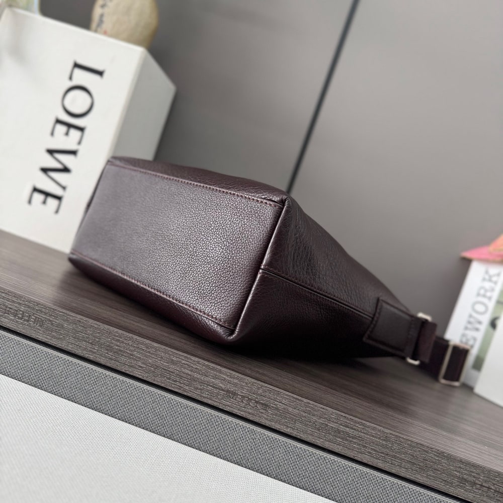 L0ew* Small Cubi crossbody bag in S*pple grained calfskin (HIGH-END GRADE)