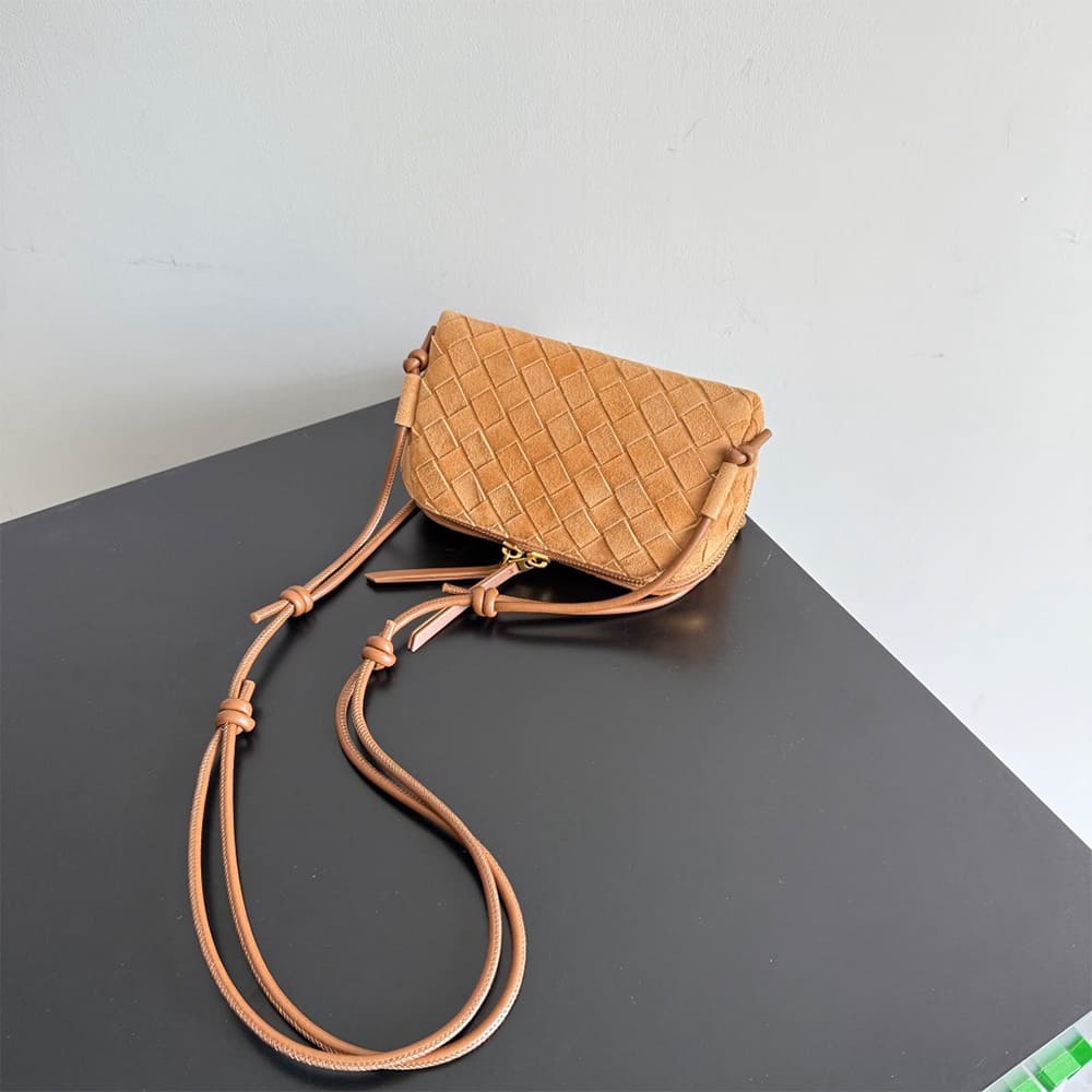 B0tt*ga Ven*ta Concert Pouch Suede(HIGH-END GRADE)