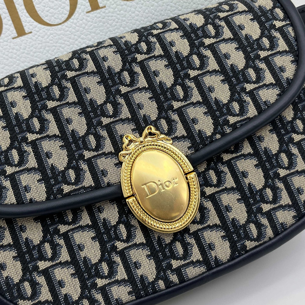 D10r Medium D10r Medaillon Flap Bag(HIGH-END GRADE)