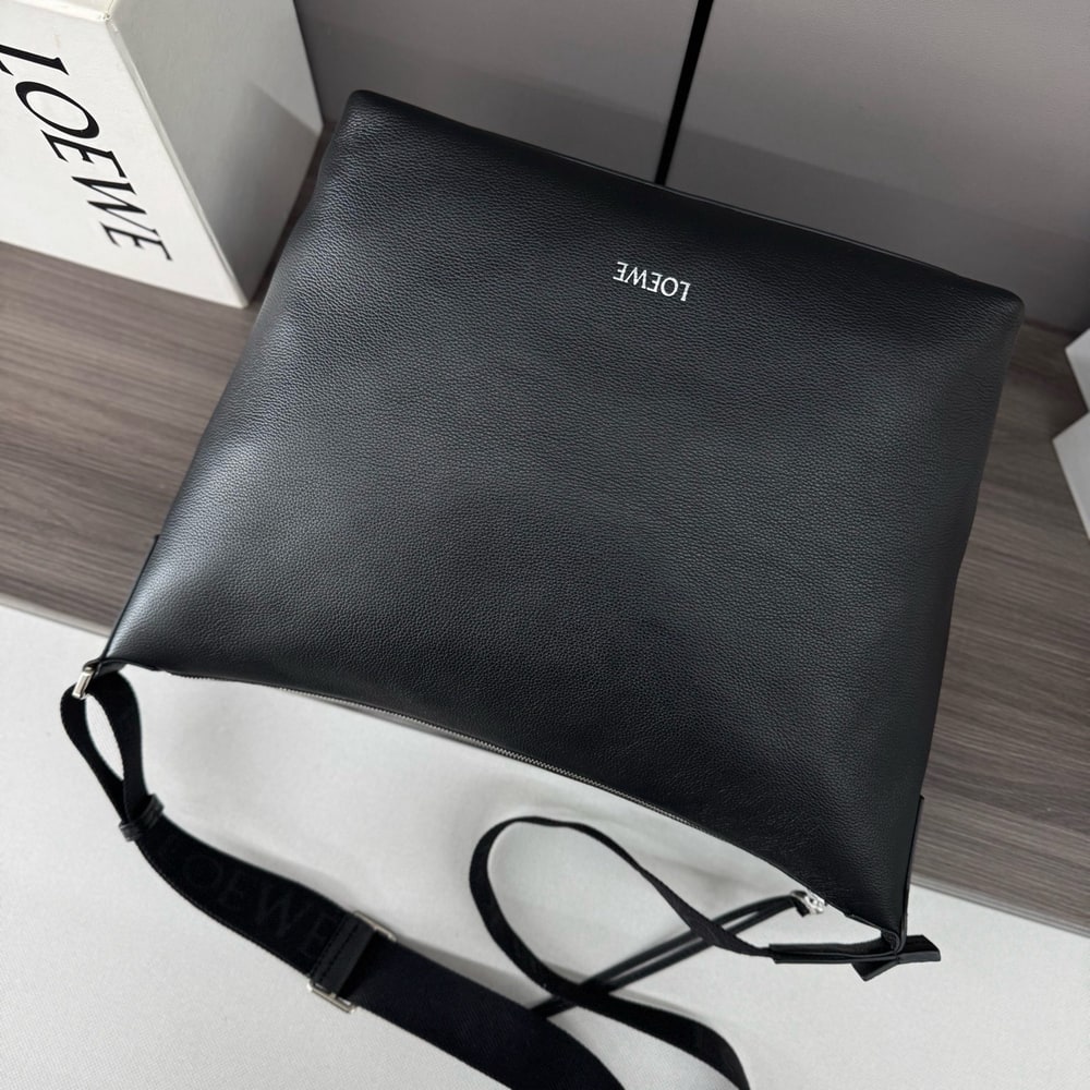 L0ew* Cubi crossbody bag in S*pple grained calfskin (HIGH-END GRADE)