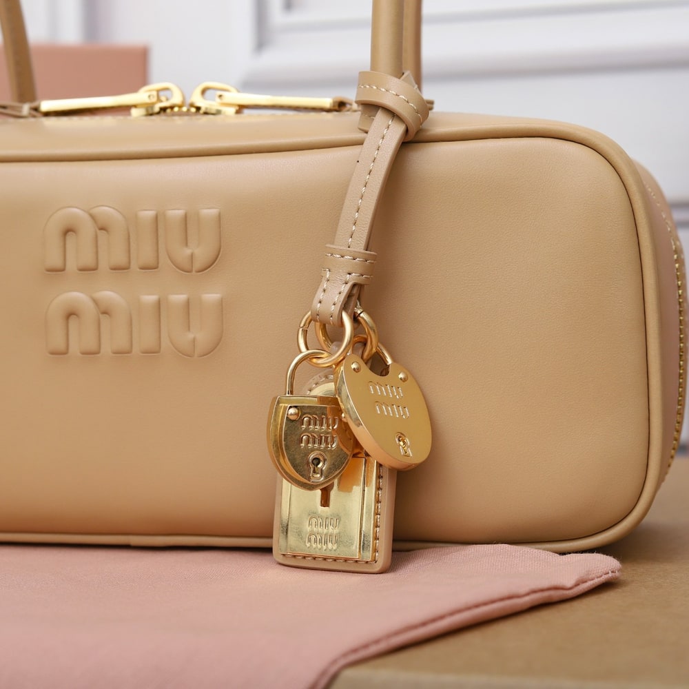 M1um1u Small Beau leather top-handle bag(HIGH-END GRADE)