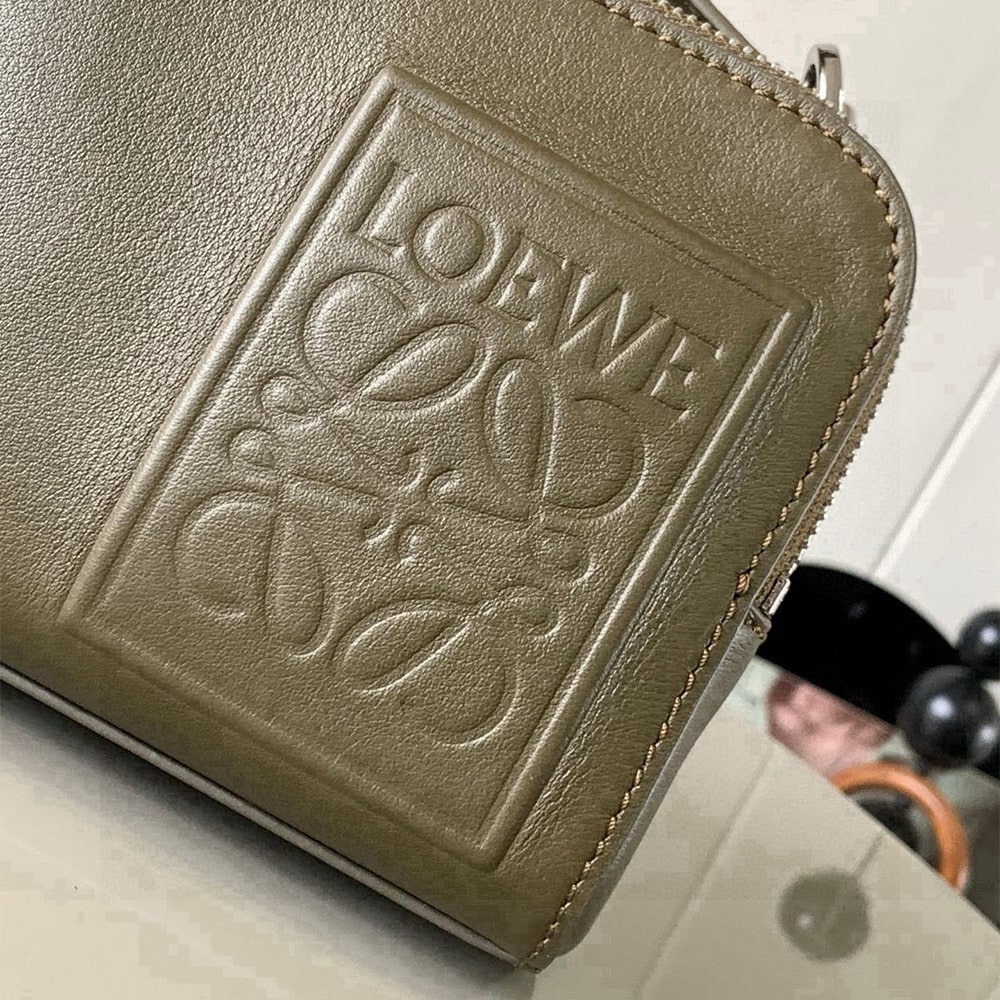 L0ew* Mini crossbody camera bag in satin calfskin (HIGH-END GRADE)