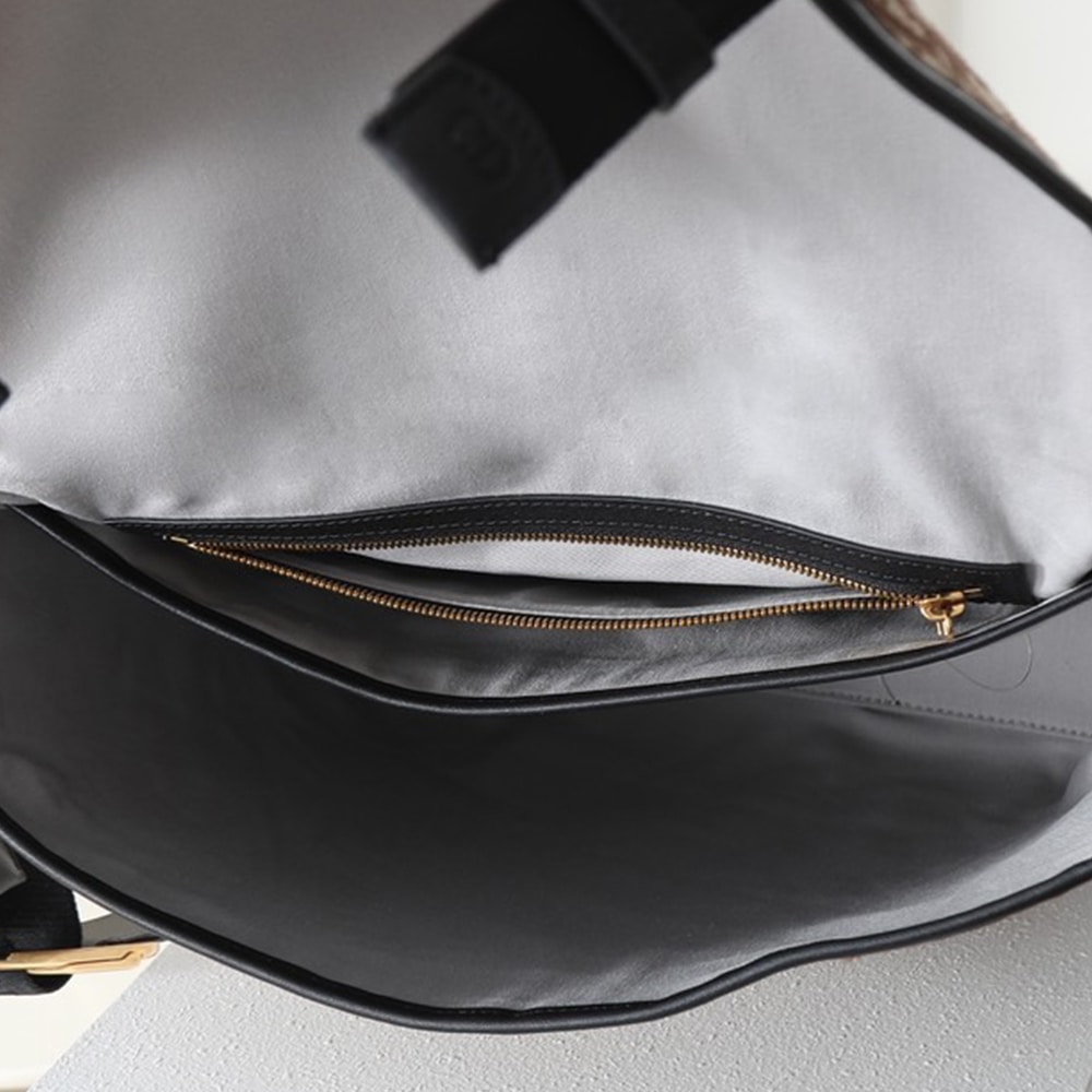 Medium D10r Jett Messenger Bag with Flap(HIGH-END GRADE)