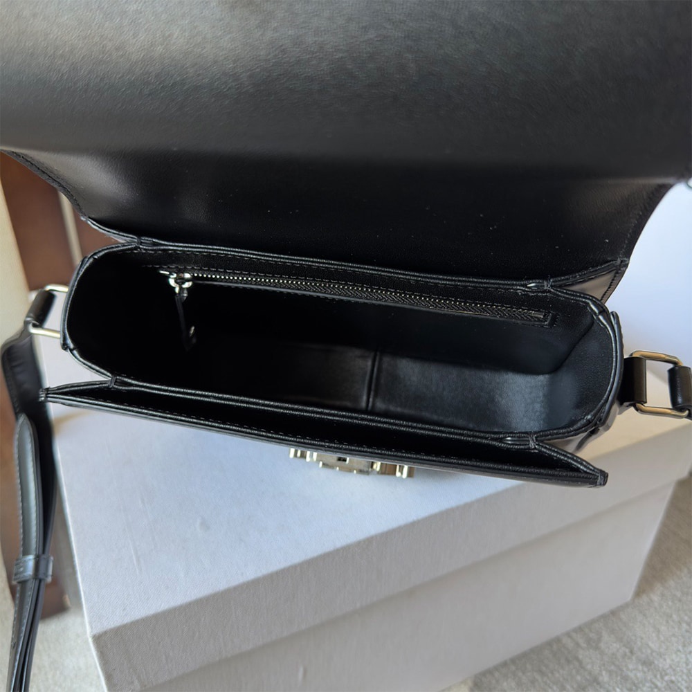 Ce1i*e TEEN TRIOMPHE BAG IN shiny calfskin(HIGH-END GRADE)