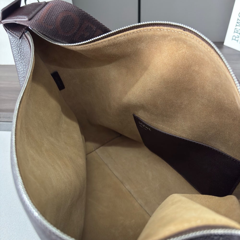 L0ew* Cubi crossbody bag in S*pple grained calfskin (HIGH-END GRADE)
