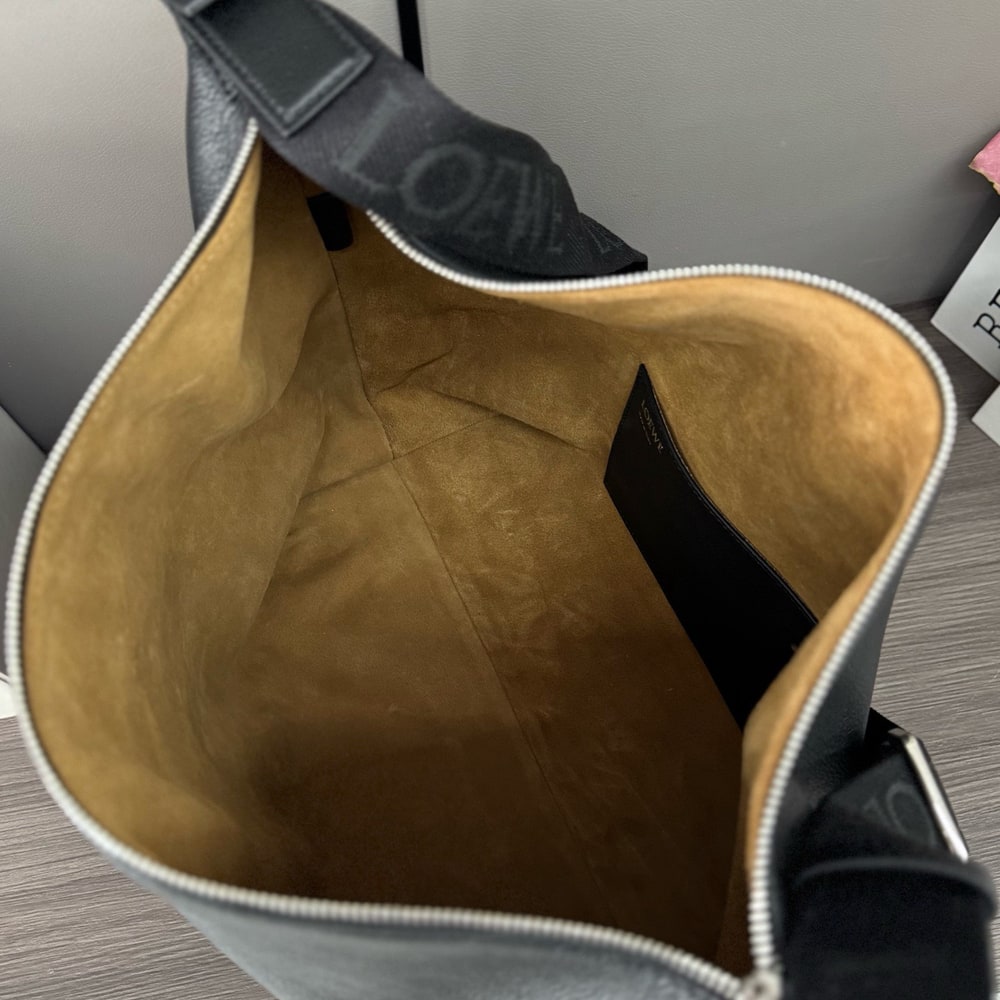 L0ew* Cubi crossbody bag in S*pple grained calfskin (HIGH-END GRADE)