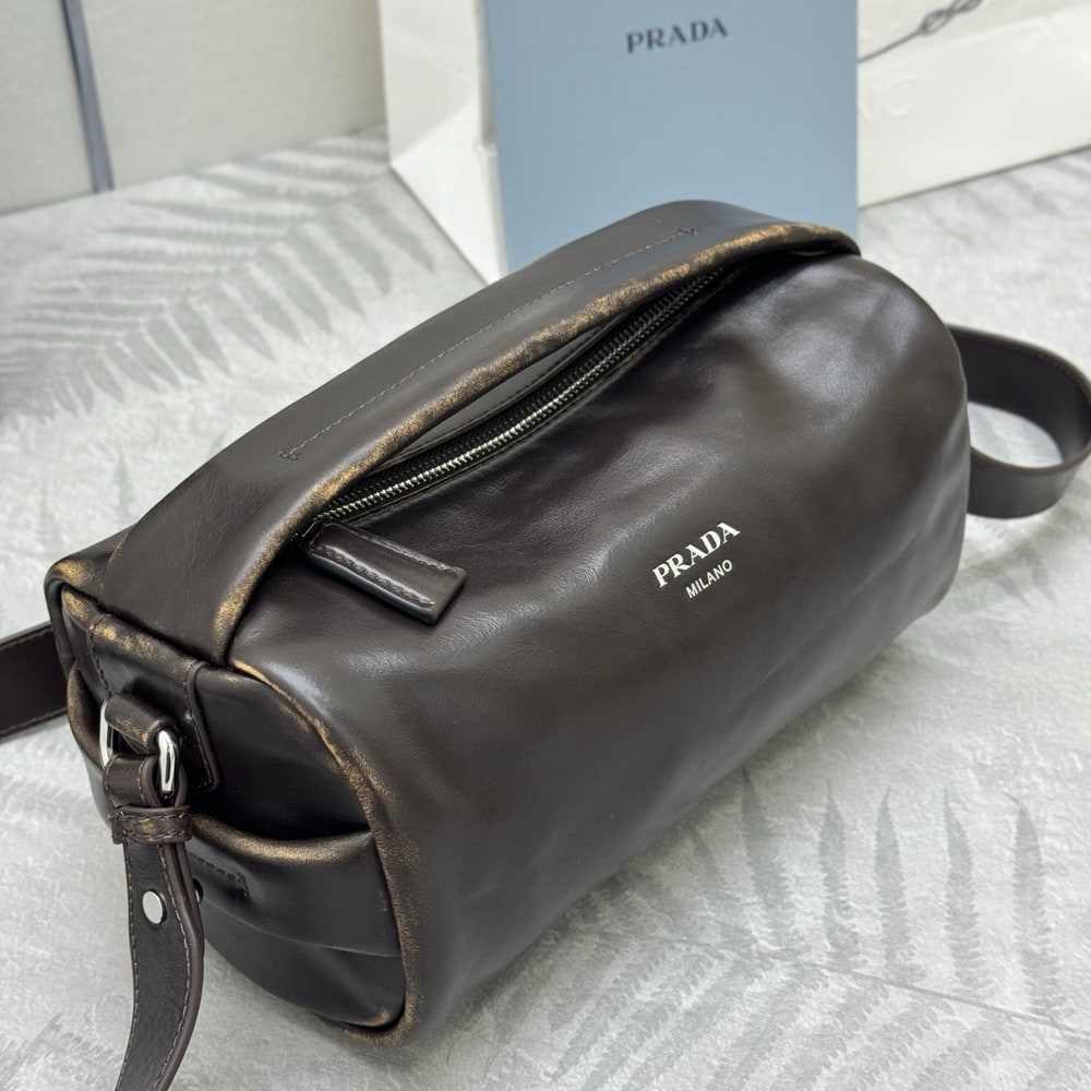 Pra*a Leather shoulder bag(HIGH-END GRADE)