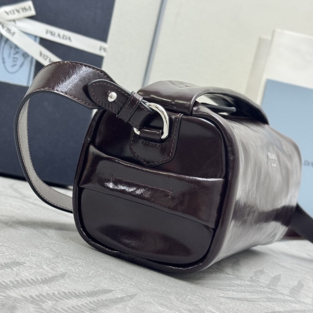 Pra*a Leather shoulder bag(HIGH-END GRADE)