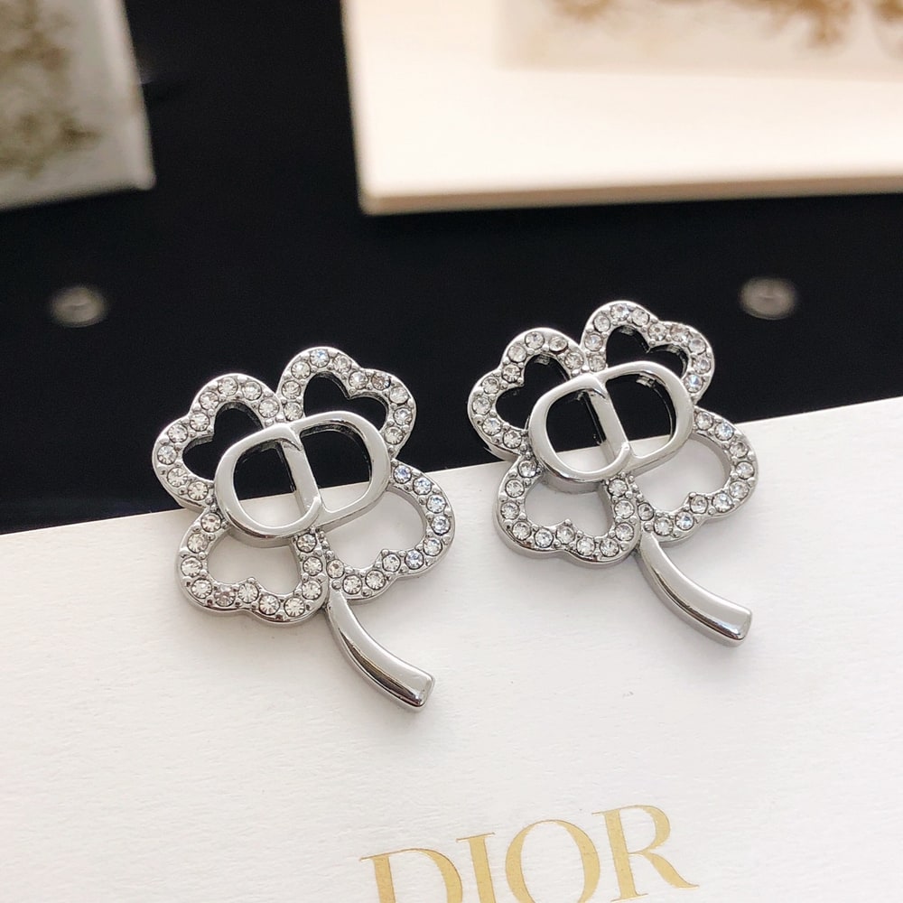 D10r CD Shiny Clover Earrings