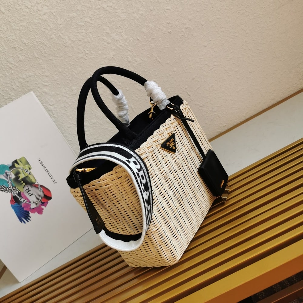 Pra*a wicker and canvas tote bag(HIGH-END GRADE)