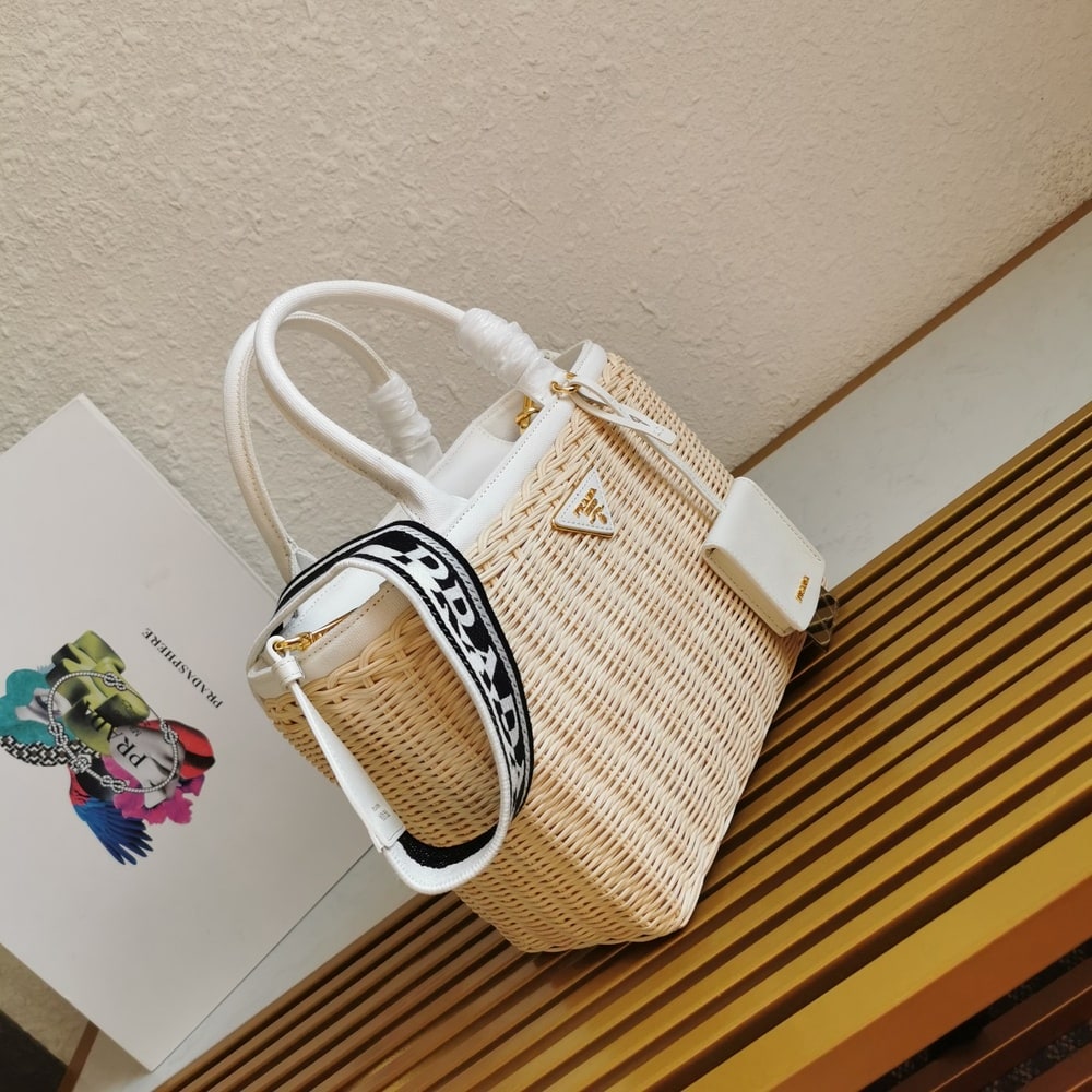 Pra*a wicker and canvas tote bag(HIGH-END GRADE)